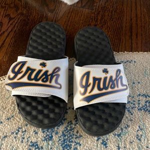 Notre Dame Irish Slide Youth size 4 NWOT